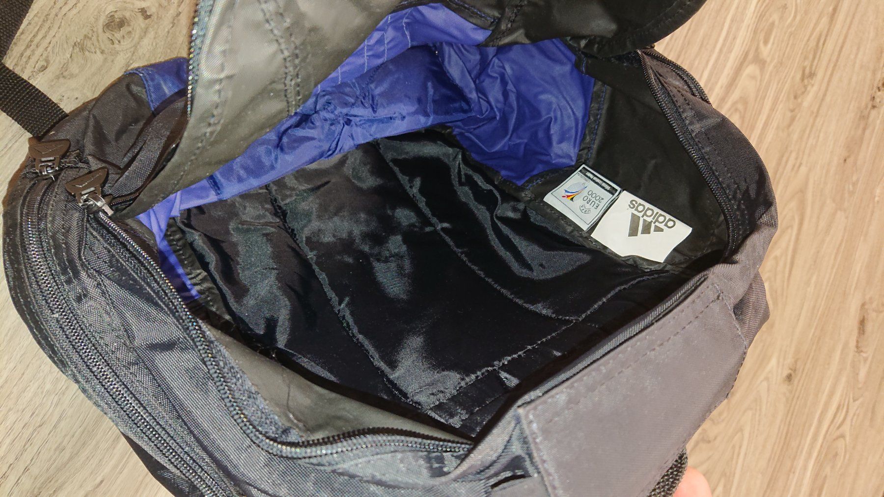 Adidas Zaini: Adidas Rucksack Euro 2000 – Usato da Grenchen venduto da Zombiepolizist 3