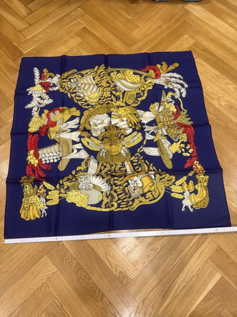 Hermès Foulard & Sciarpe: Hermes Seidenschal Dunkelblau mit Gold-Muster - – Nuovo (secondo la descrizione) da Basel venduto da ich-verkauf-dir-was 2