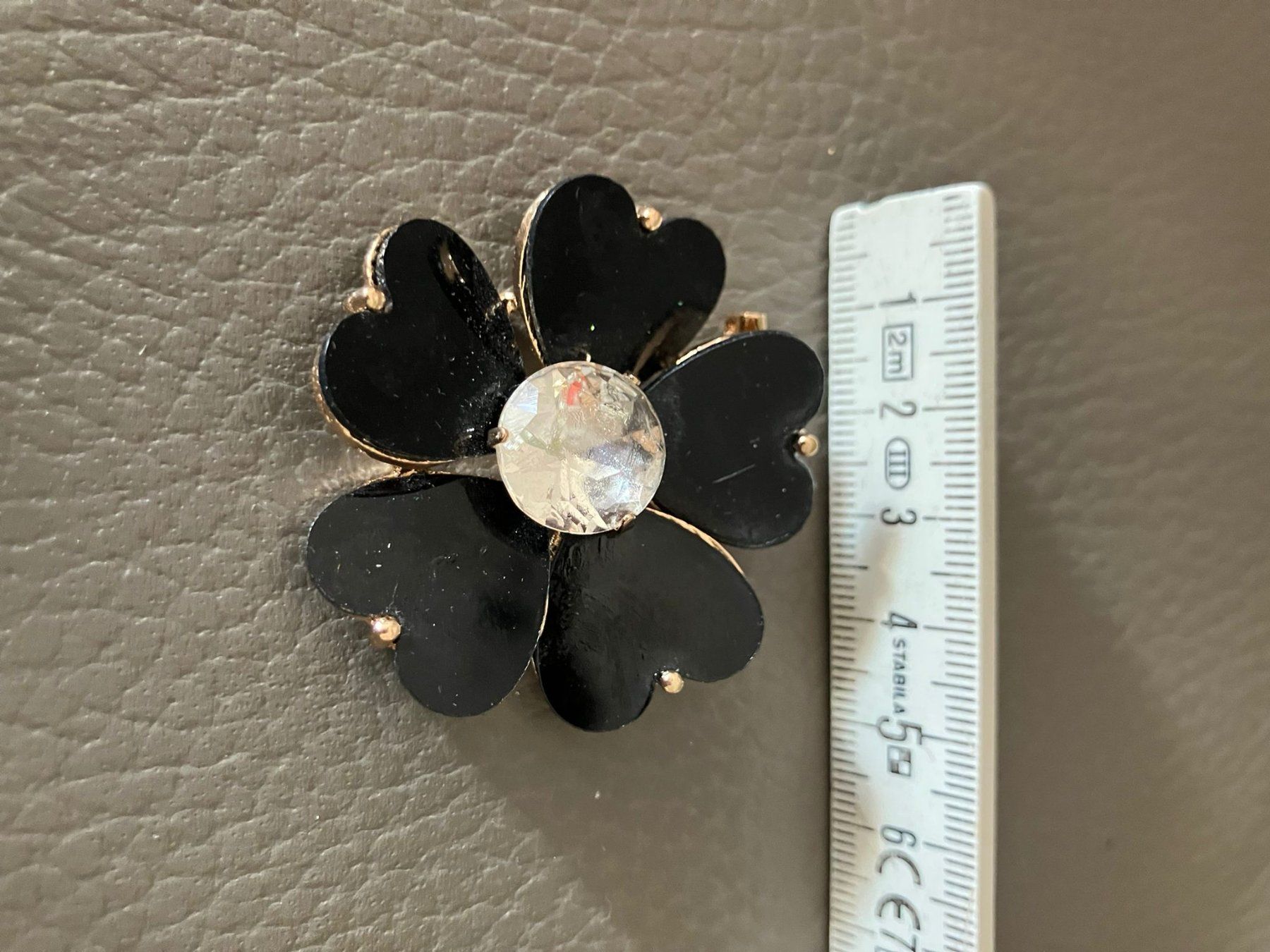 Spille & Fermagli: Spilla fiore nero con strass – Usato da Melano venduto da H-Sara 1