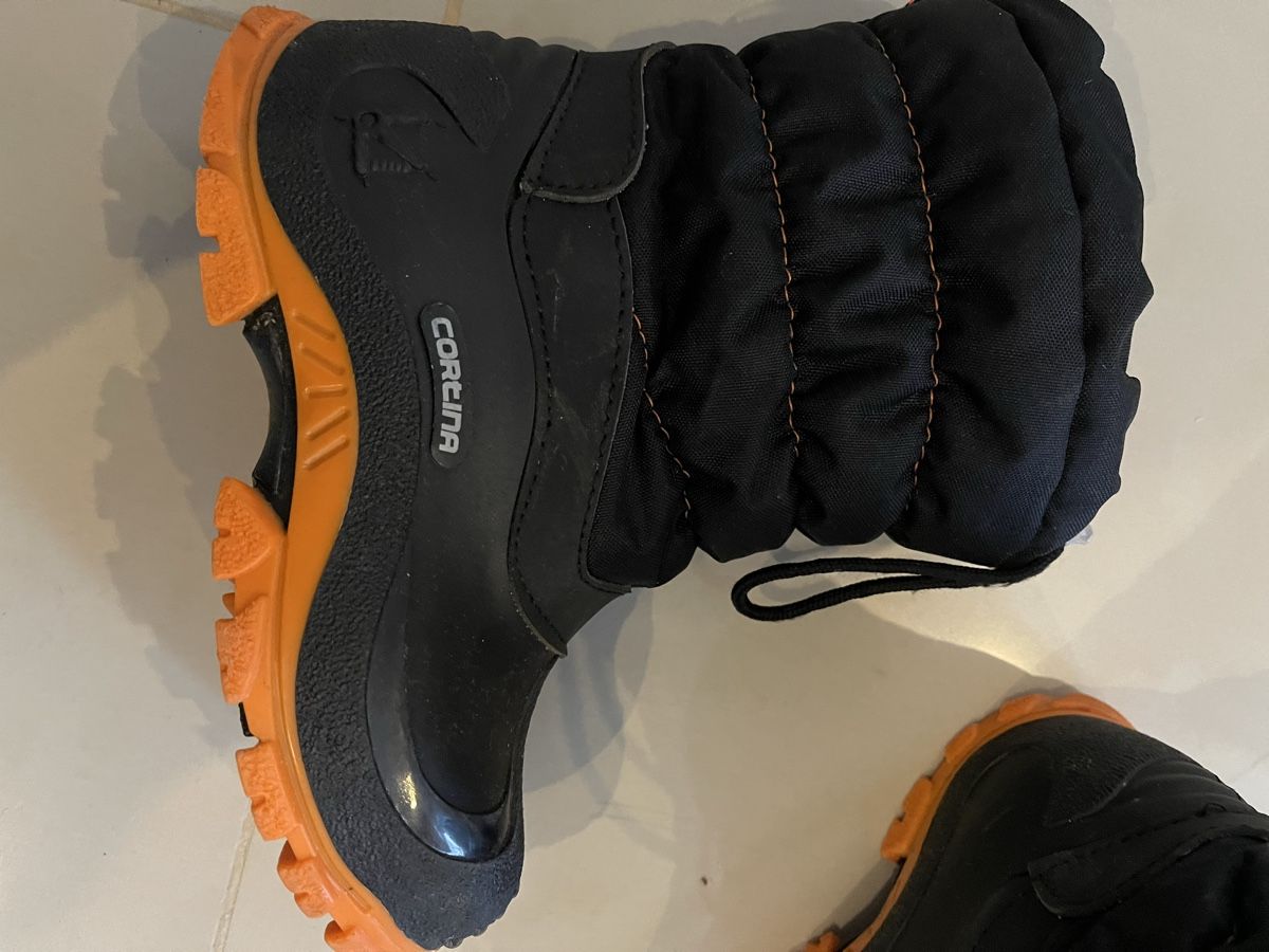 Schuhe für Jungen: Bottes de neige enfant pointure 28 – Gebraucht aus MARLY von AISLEE 2