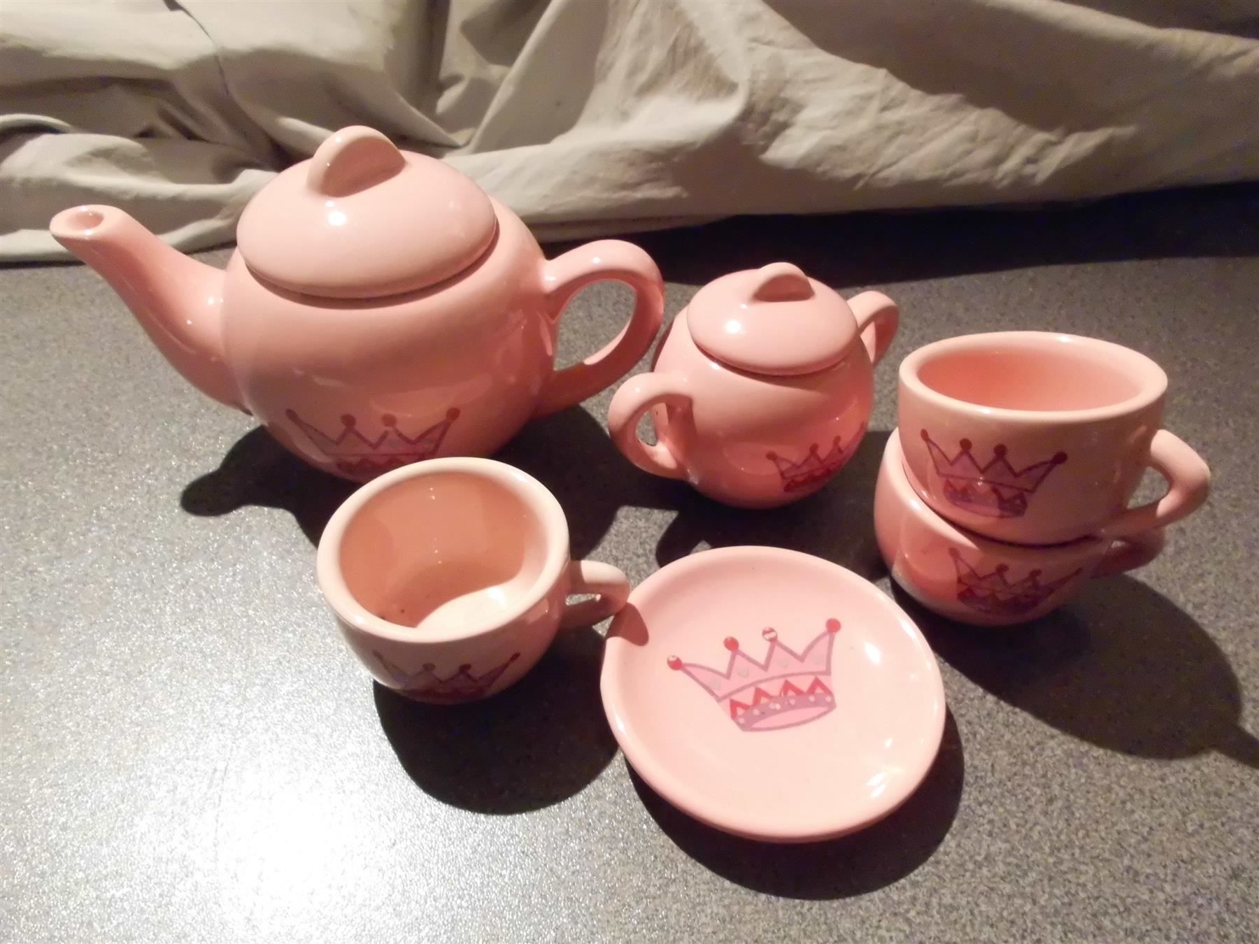 Jouets: Puppengeschirr, rosa Krone – D'occasion à Zürich par abraxas1291