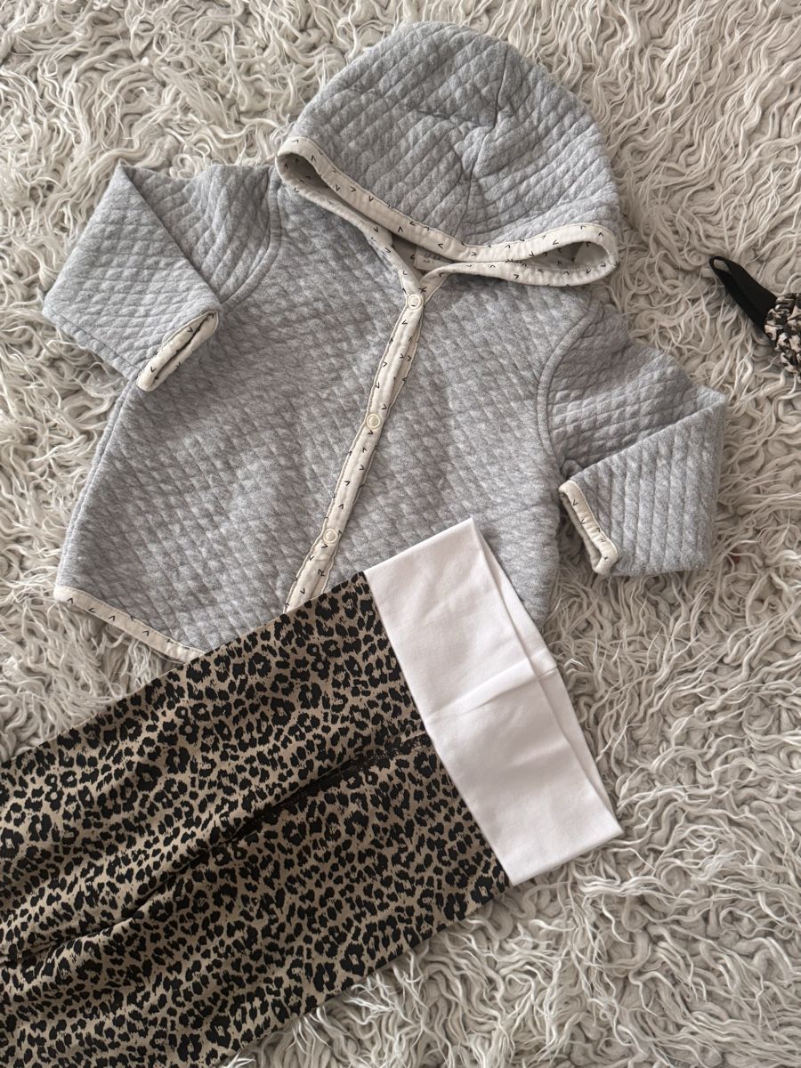 H&M Lotti & Set di vestiti: Ensemble fille :veste matelassée & legging léopard taille 80 – Usato da La Chaux-de-Fonds venduto da Sabinchenn 1