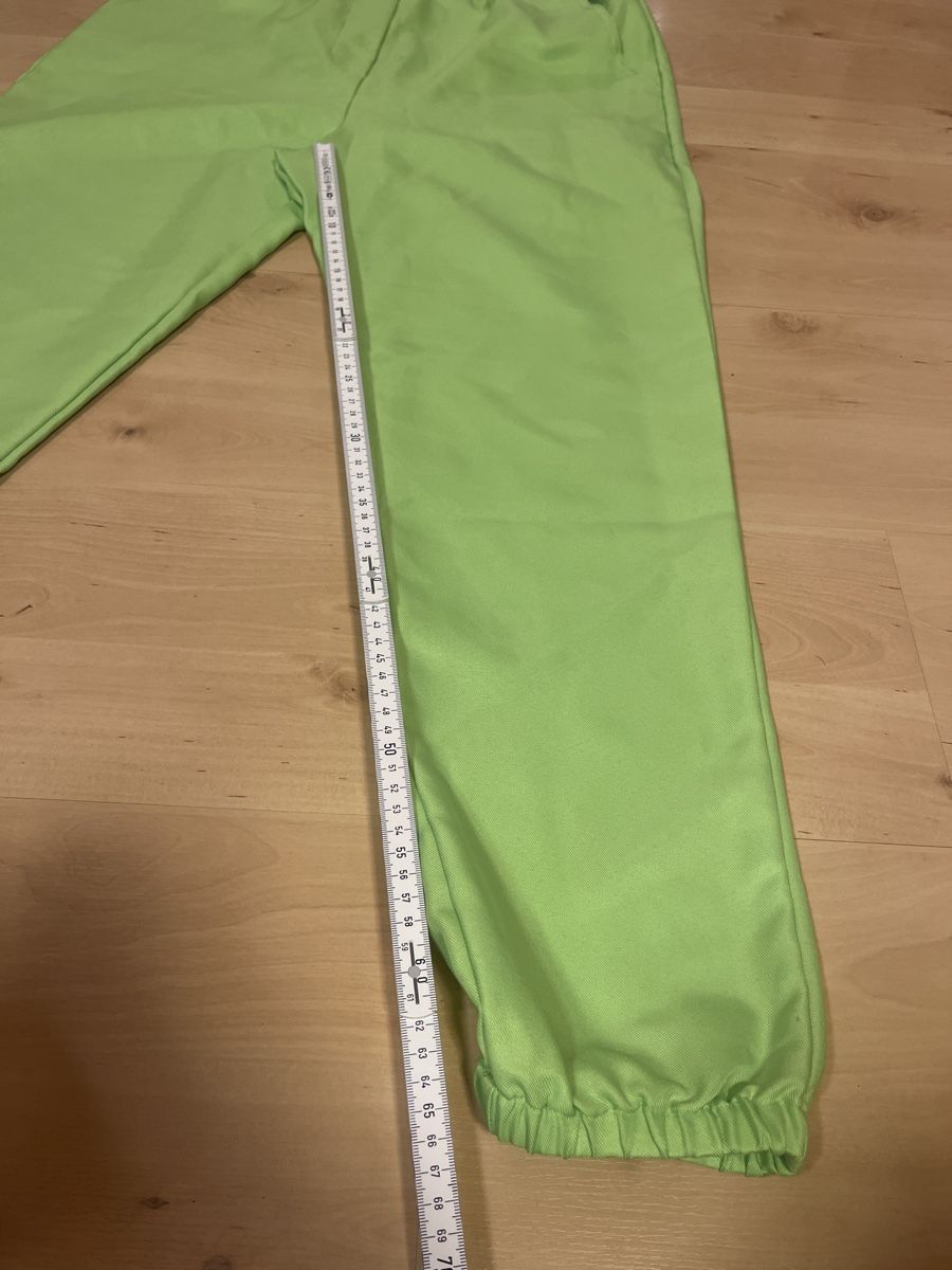 Pantaloni: Neon grüne Stoffhose Gr. S 34 – Usato da Kaisten venduto da Wavechip 2