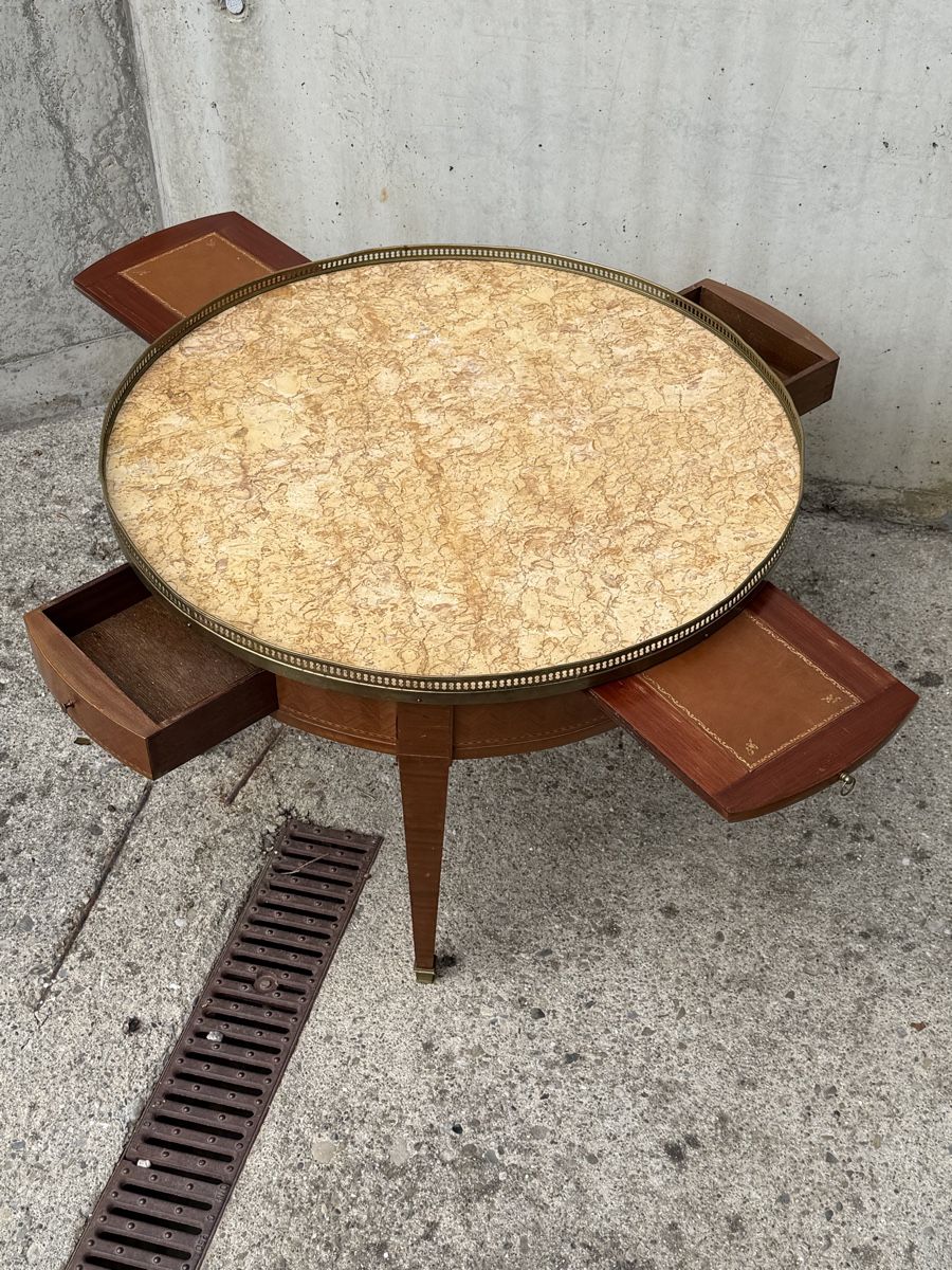 Tables: Table style marqueterie plateau marbre  – D'occasion à Bussigny par Stolerparadox