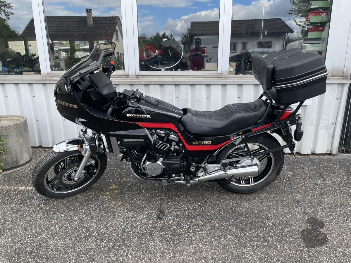 Honda Route: VF 750 Sports RC07 – Défectueux à Oftringen par GWC_1 3