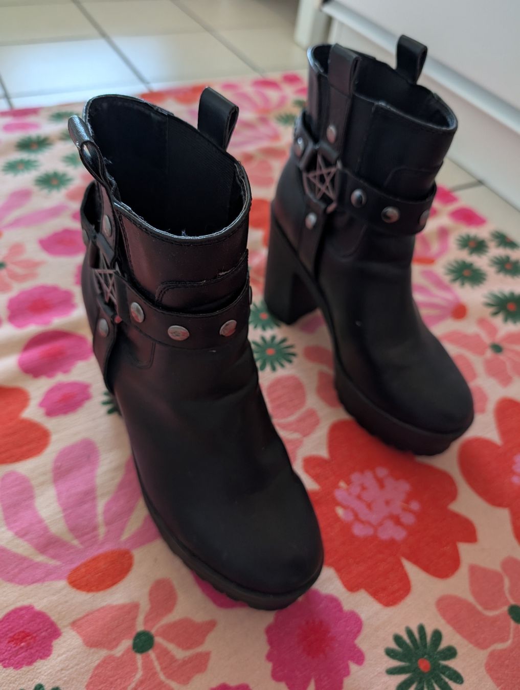 Killstar Damenschuhe: Bottines à plateforme Killstar - Winona western boots – Neu (gemäss Beschreibung) aus Lausanne von van_y8sq 2