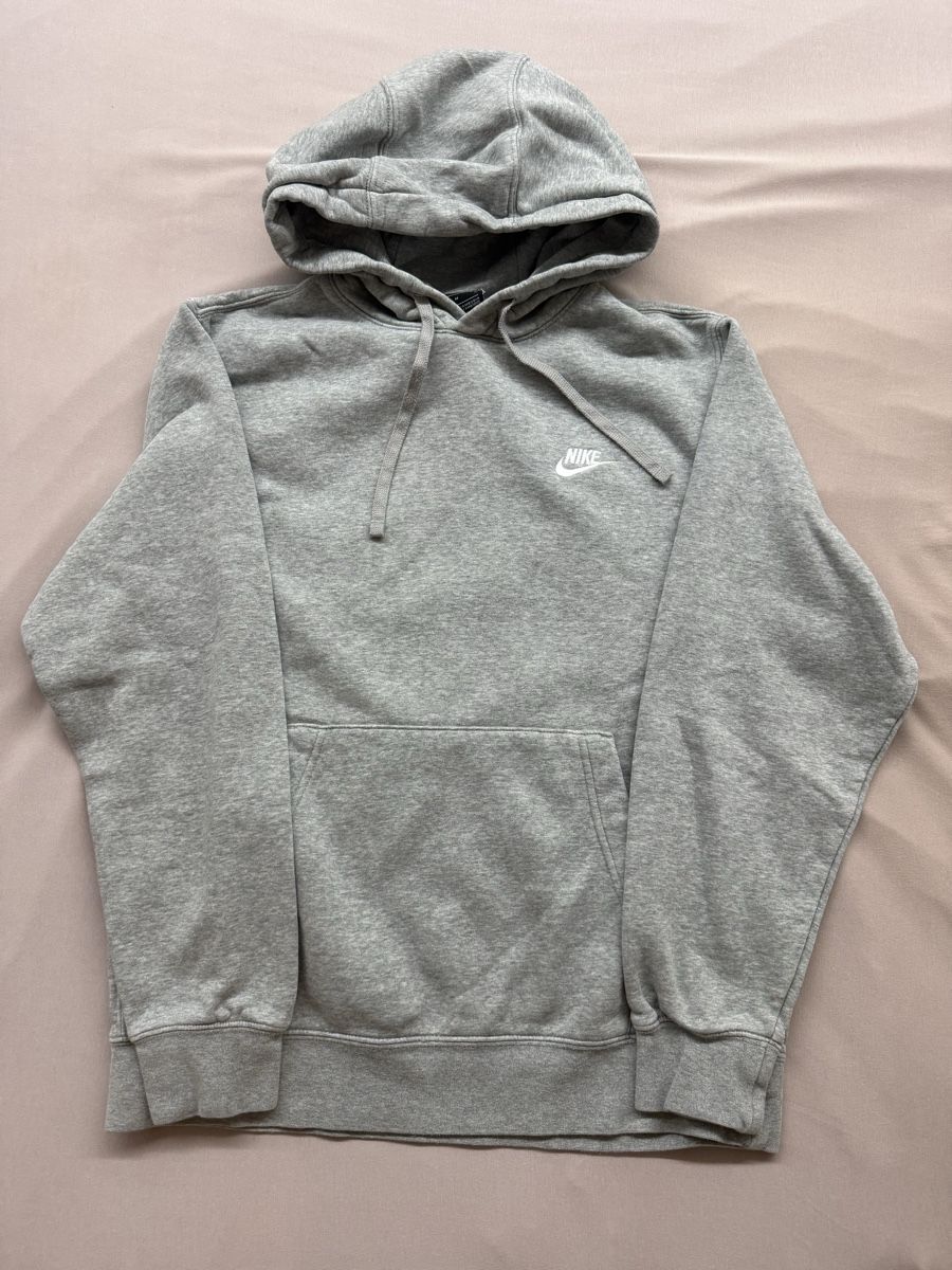 Nike Maglioni & Felpe: Sweat à capuche Nike gris taille M bon état – Usato da Granges VS venduto da coraliegrd5