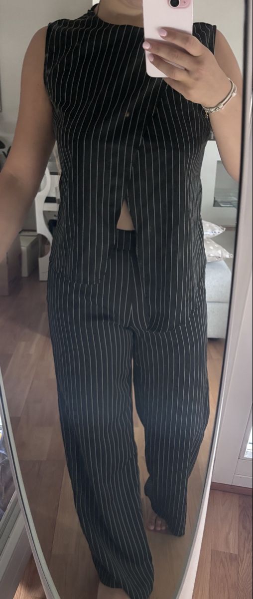 Lotti di vestiti: Tailleur gessato blu e bianco estivo – Nuovo (secondo la descrizione) da Zürich venduto da mat_58mf