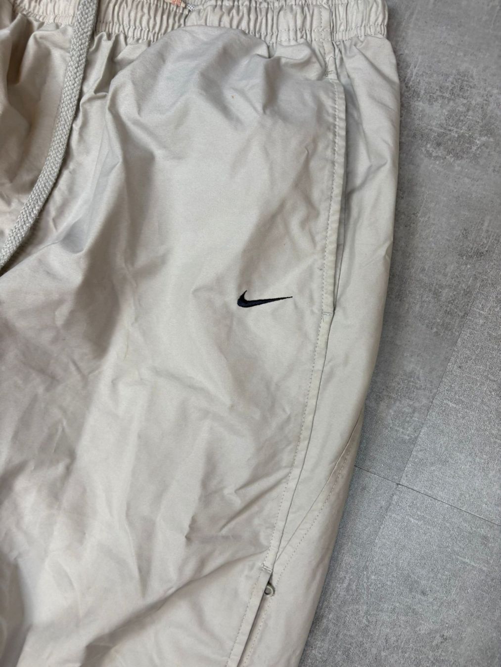 Nike Hosen: Nike Vintage Trackpants - Grösse XL – Gebraucht aus Werdenberg von hase.vintage 1