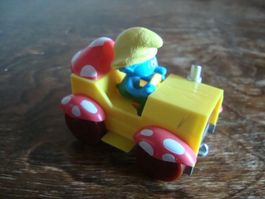 Figurine Mondo Motors d'un Schtroumpf en voiture