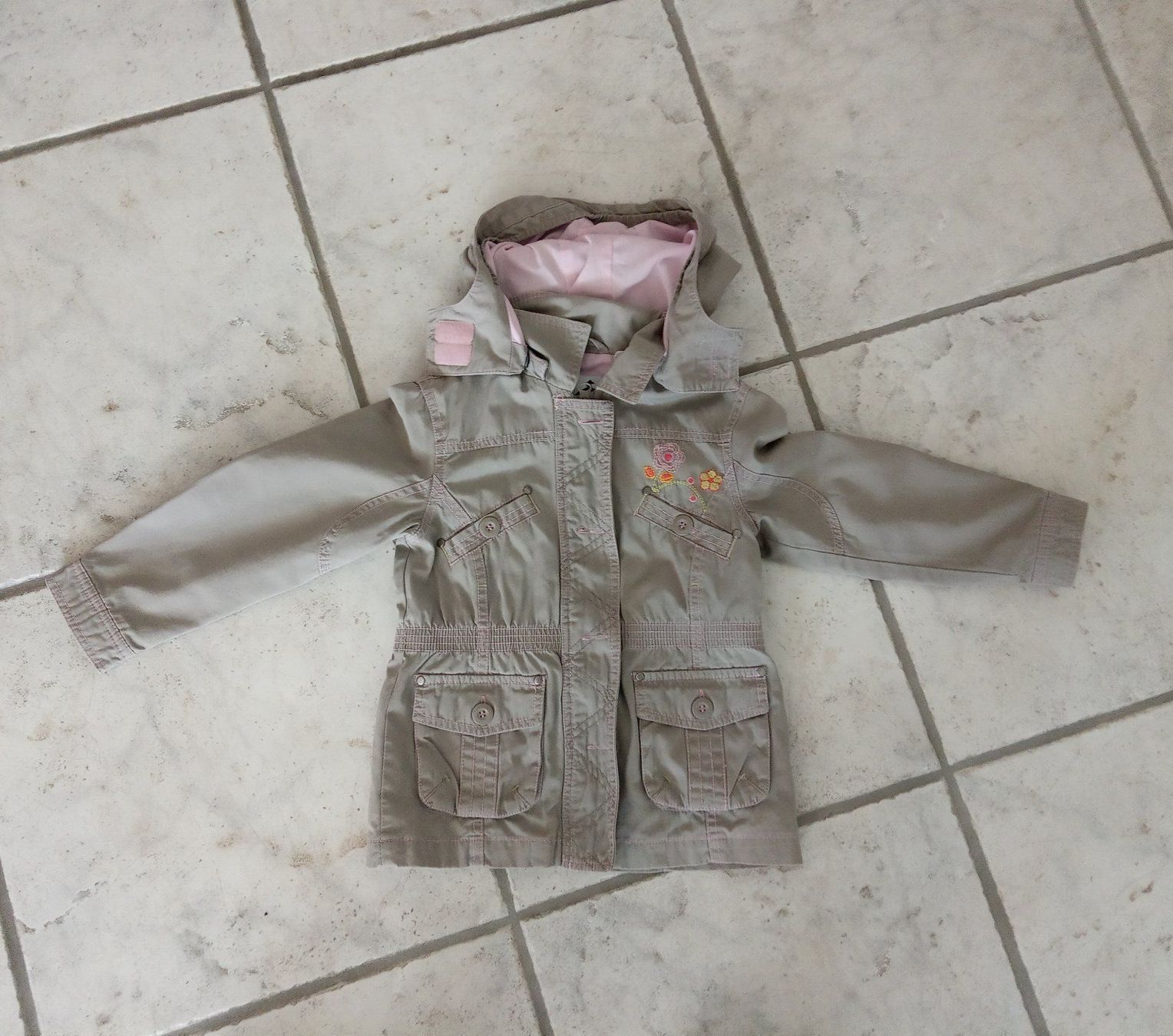 Vestes & Manteaux: Frühlings Mädchejacke Größe 116 – D'occasion à Chur par Rodanisa 4