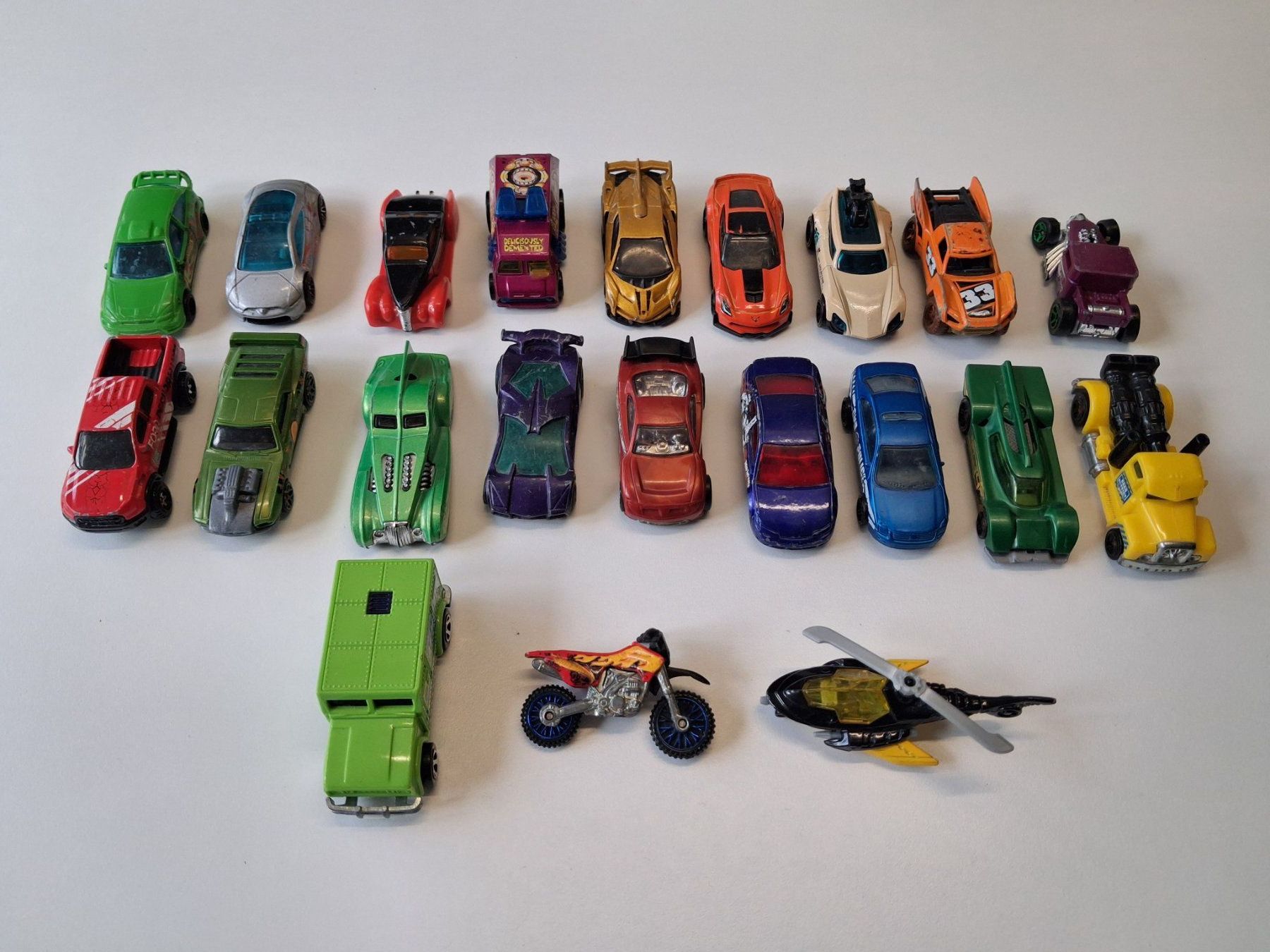 Hot Wheels Giocattoli: Hot Wheels 21 Stück – Usato da Bern venduto da KavIndustries