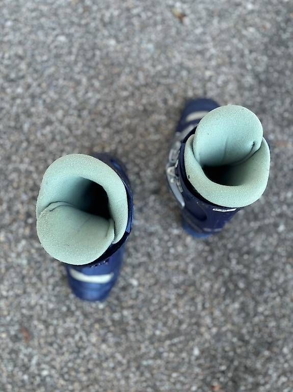 Salomon Schuhe für Jungen: 19.0 bottes de ski Salamon  (30.5 pointure) – Gebraucht aus Versegeres von kista 4