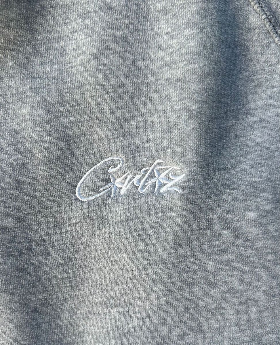 Pullover & Sweatshirts: Sweat CORTEIZ en parfait état / large – Neu (gemäss Beschreibung) aus Mont-sur-Lausanne von Vinou6021 3