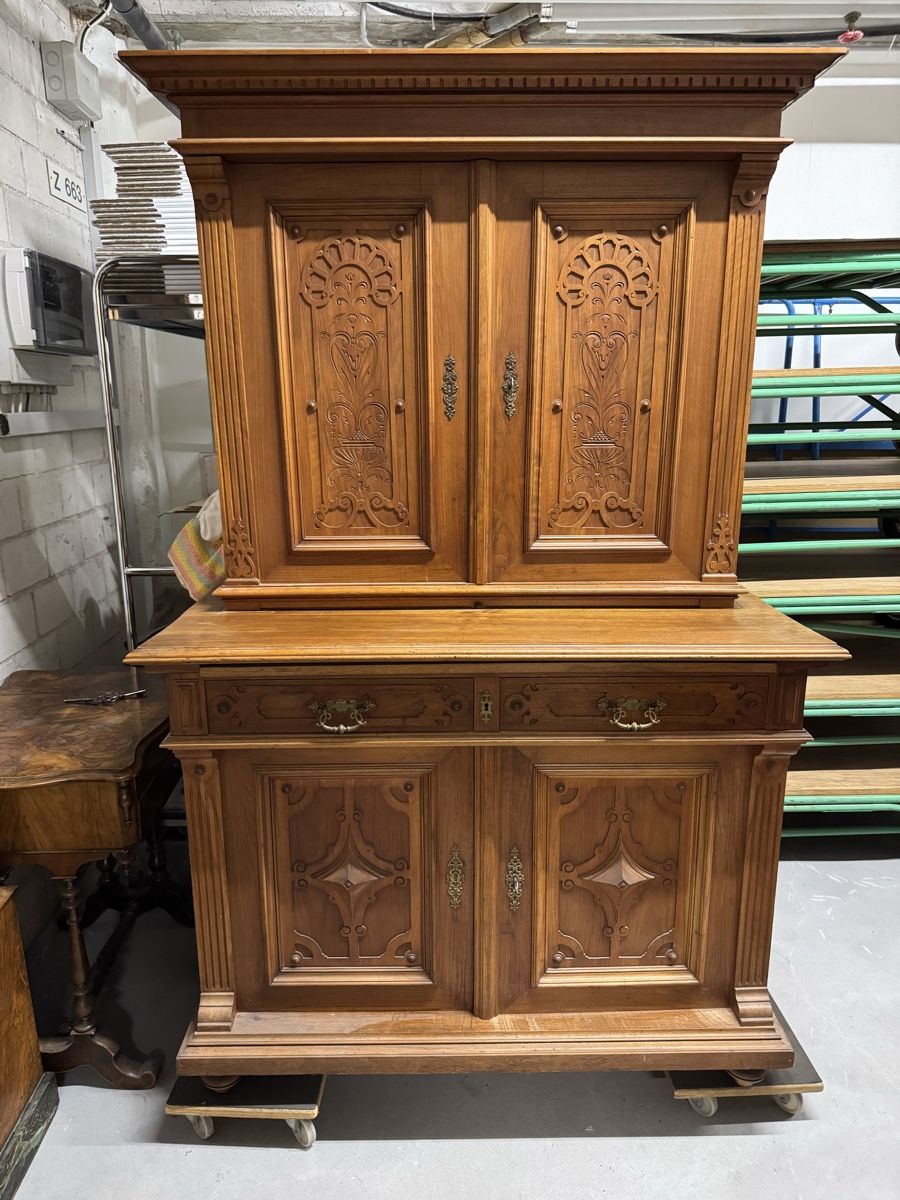 Credenze: Schrank / Buffet / Kommode Nussbaumholz, Antik – Usato da Zürich venduto da Nobs1