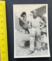 Propellerflugzeug, Pilot mit zeitgemässer Ausrüstung ~1920