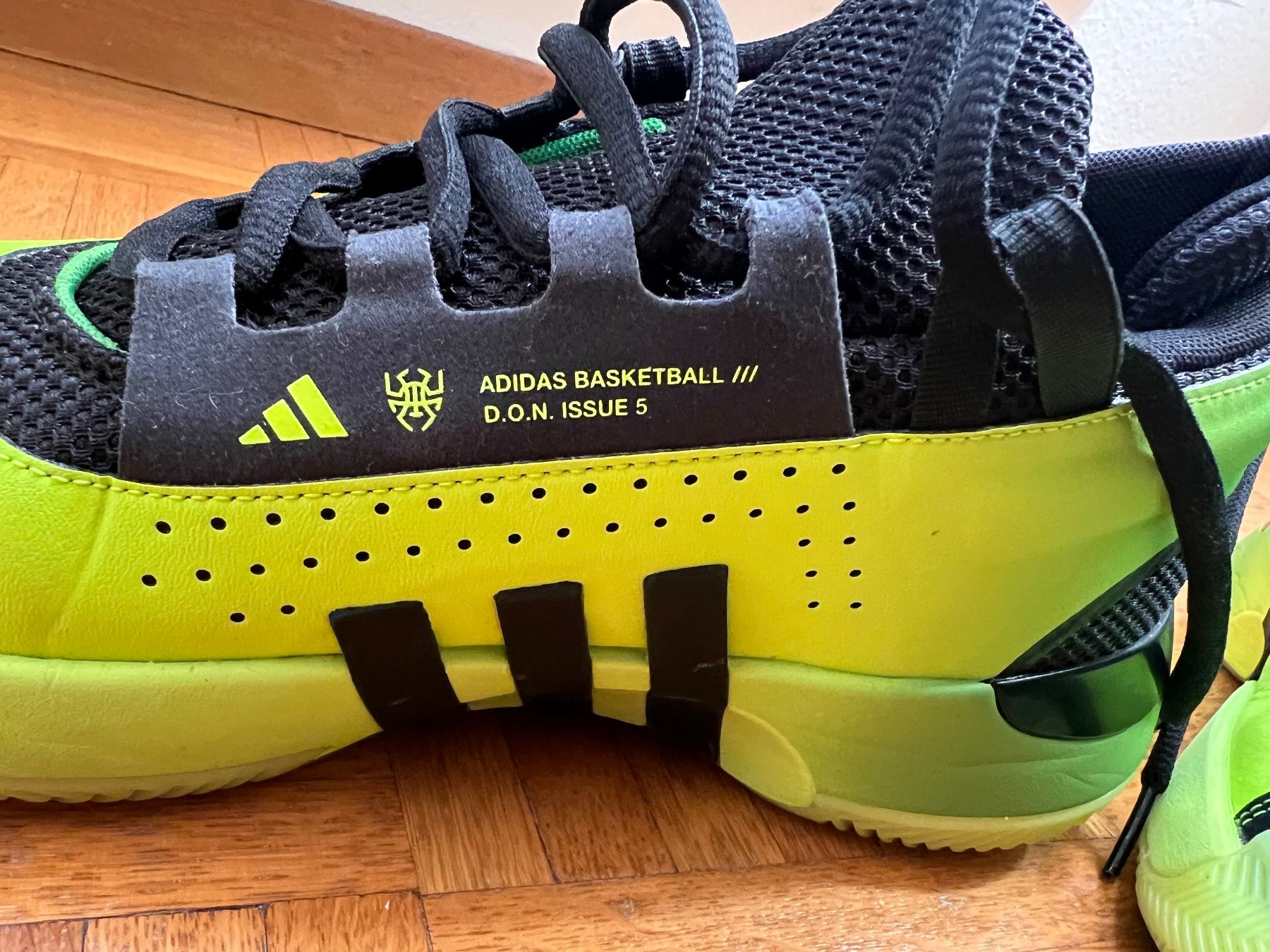 Adidas Scarpe da uomo: Adidas Performance D.O.N. ISSUE 5 - 42 2/3 - Etat de neuf – Nuovo (secondo la descrizione) da St-Sulpice VD venduto da nostronemo 4