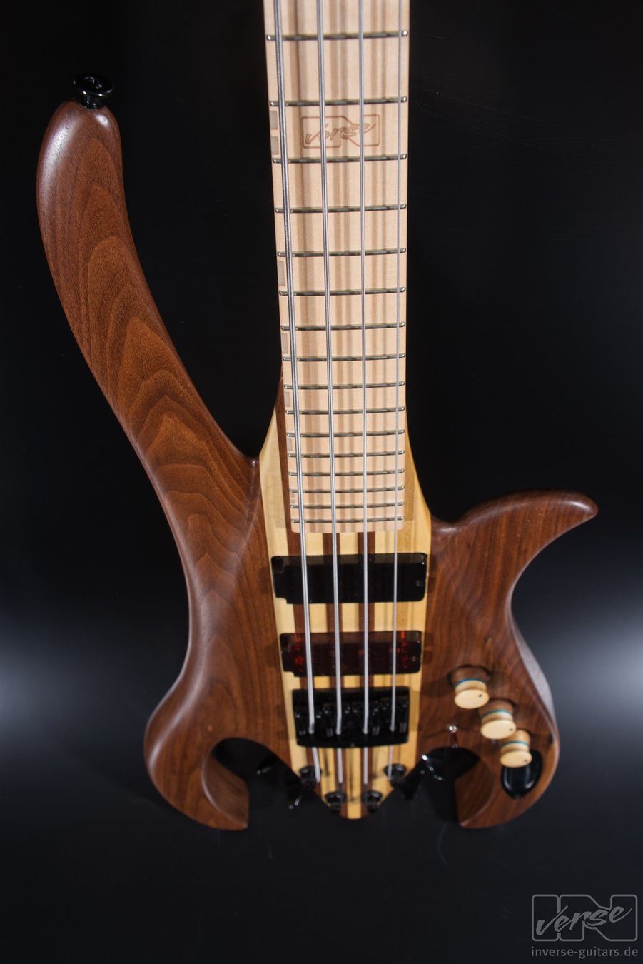 Strumenti musicali: INVERSE GUITARS Walnut Manta Bass – Nuovo e nell'imballaggio originale da Schaffhausen venduto da Saitensprung_SH 5