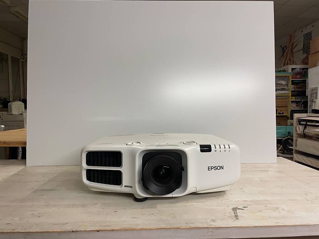 Epson Vidéoprojecteurs: Epson EB-G6570WU Profi-Beamer 370.- – D'occasion à Allschwil par joe_gql9