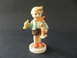 Kleine Figur * ein kleiner Junge * von Goebel / Göbel
