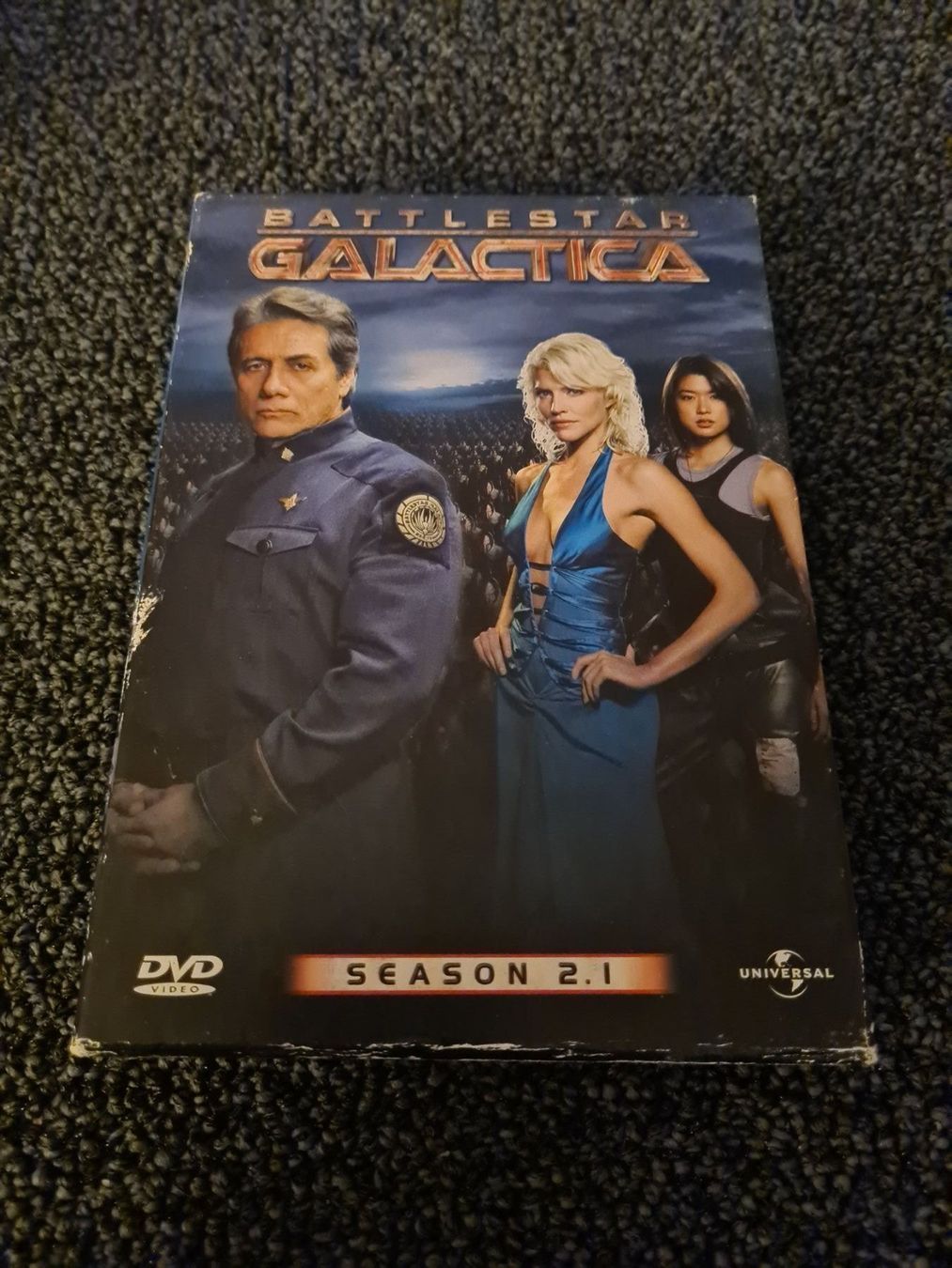 Tutti i DVDs: BATTLESTAR GALACTICA STAFFEL 2.1 – Usato da Ruswil venduto da jan_bxl5