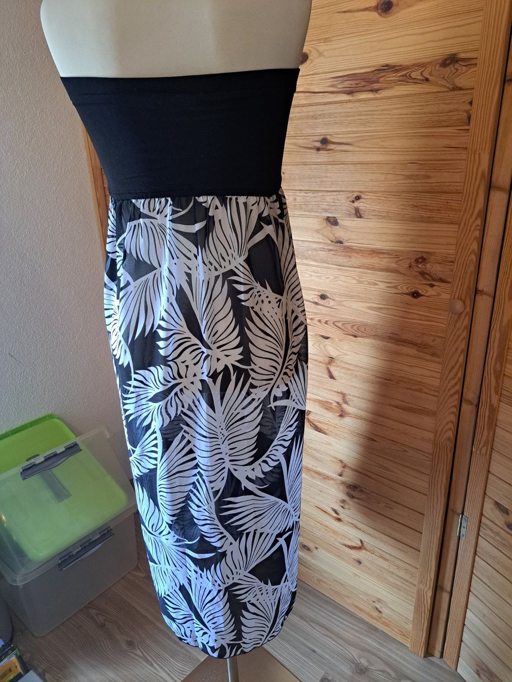 Vestiti: Damen Strandkleid schwarz-weiss, Grösse 36 – Usato da Rafz venduto da MuriFinn 2