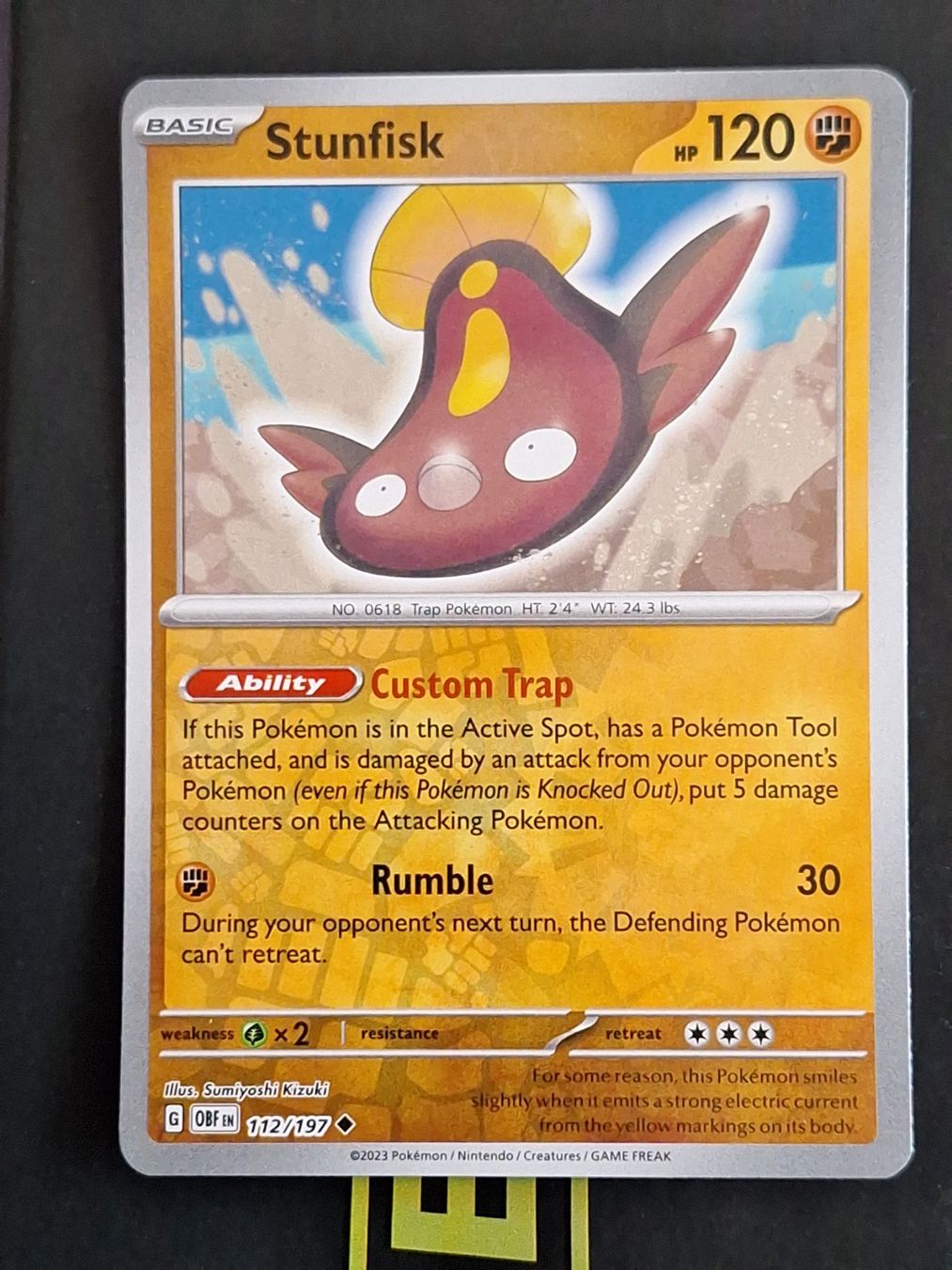 Pokémon Carte collezionabili: Stunfisk - Pokemon Reverse Holo Obsidian Flames – Usato da Altstätten SG venduto da GGsGameshop