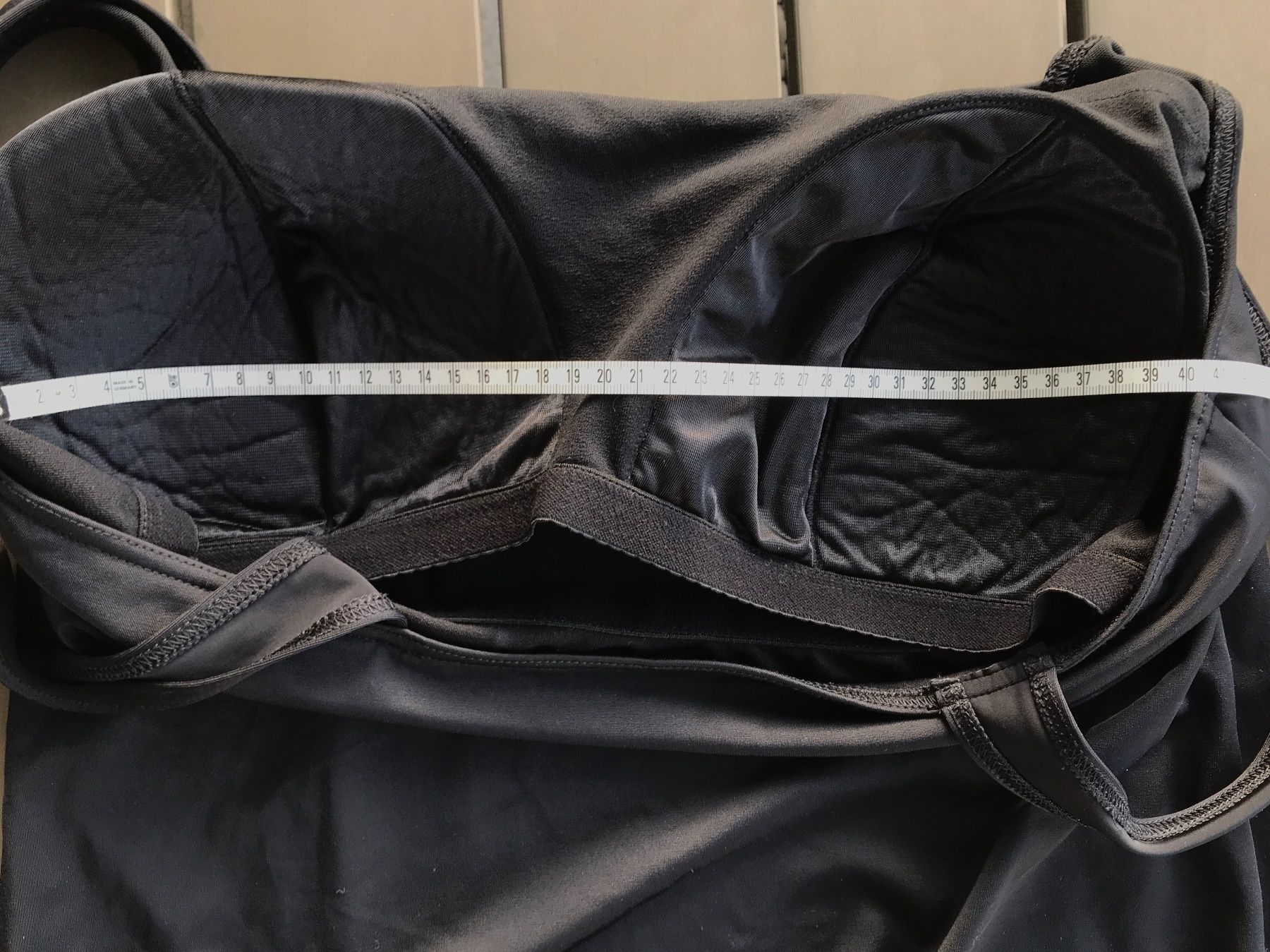 Costumi da bagno & Bikini: Tankini schwarz mit zwei Slips, Gr. 52 – Usato da Ebnat-Kappel venduto da Molton 4