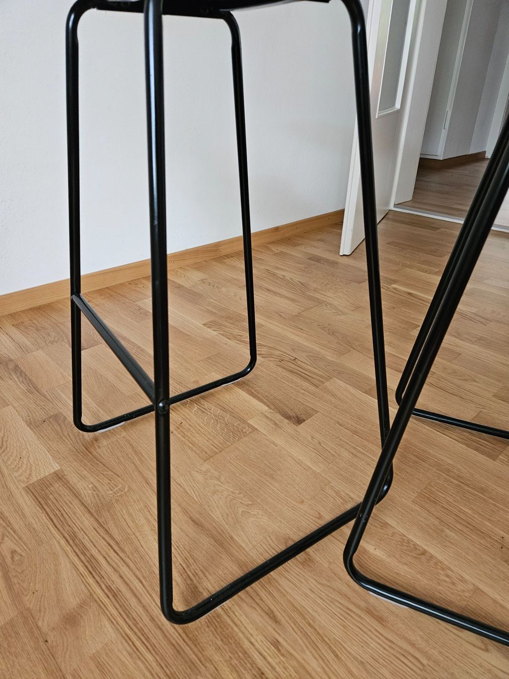 Sgabelli: 2 Barstühle Schwarz / Sitzhöhe 75cm – Usato da Zürich venduto da phiichay 3