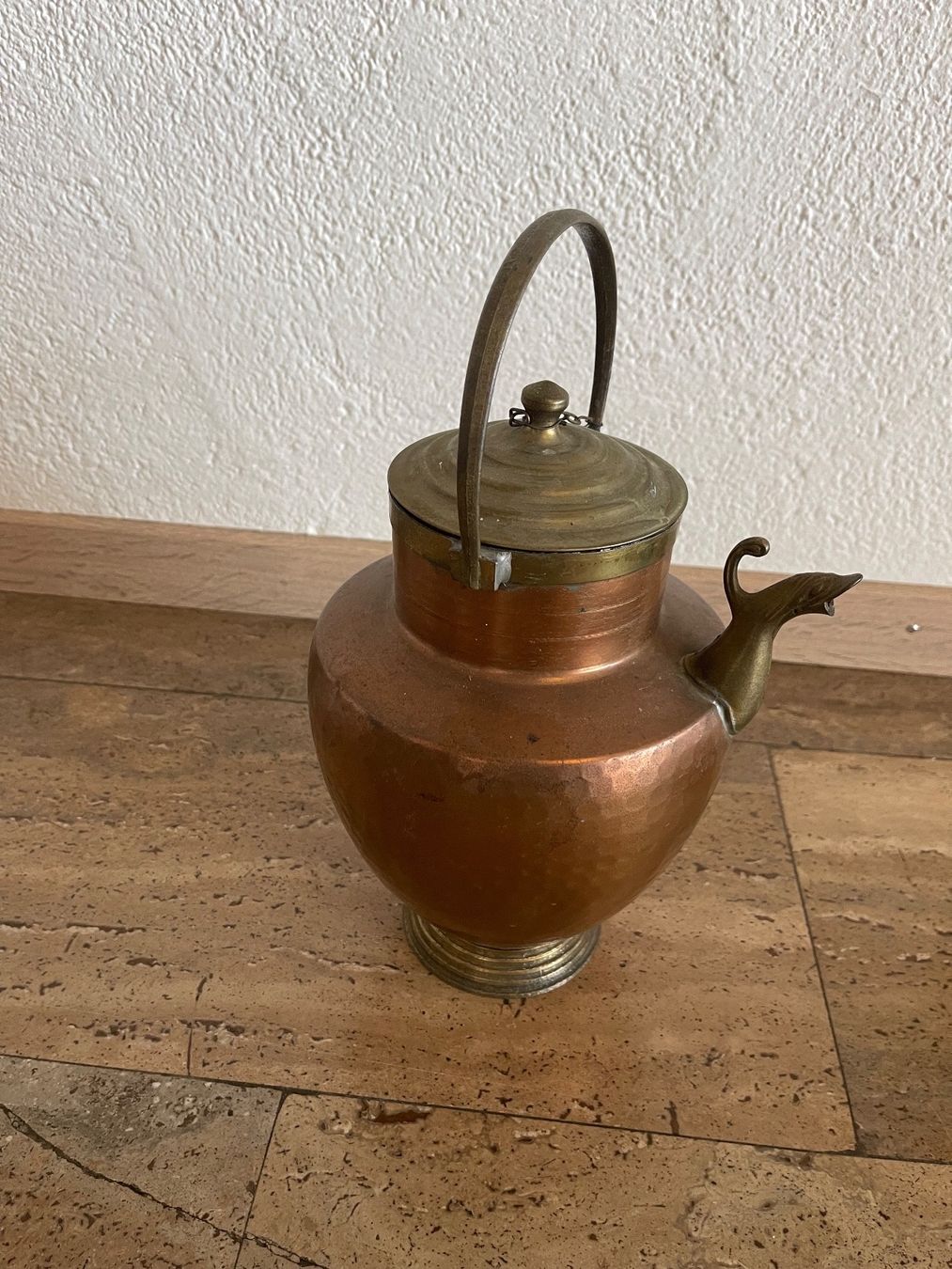 Karaffen: Antiker Kupferkrug – Gebraucht aus Fällanden von Seashellsshesells
