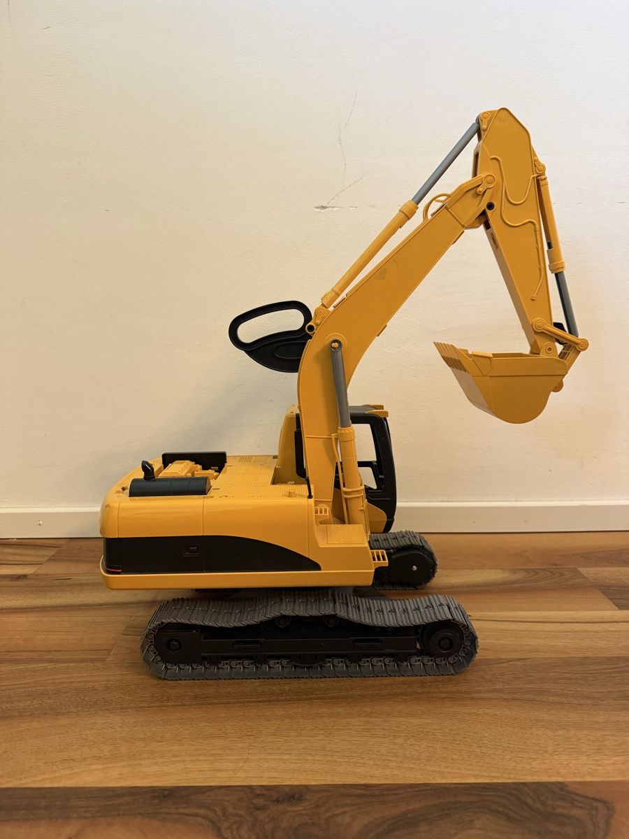 Bagger: Bruder CAT Bagger gelb – Gebraucht aus Zürich von oli_rbv6 1