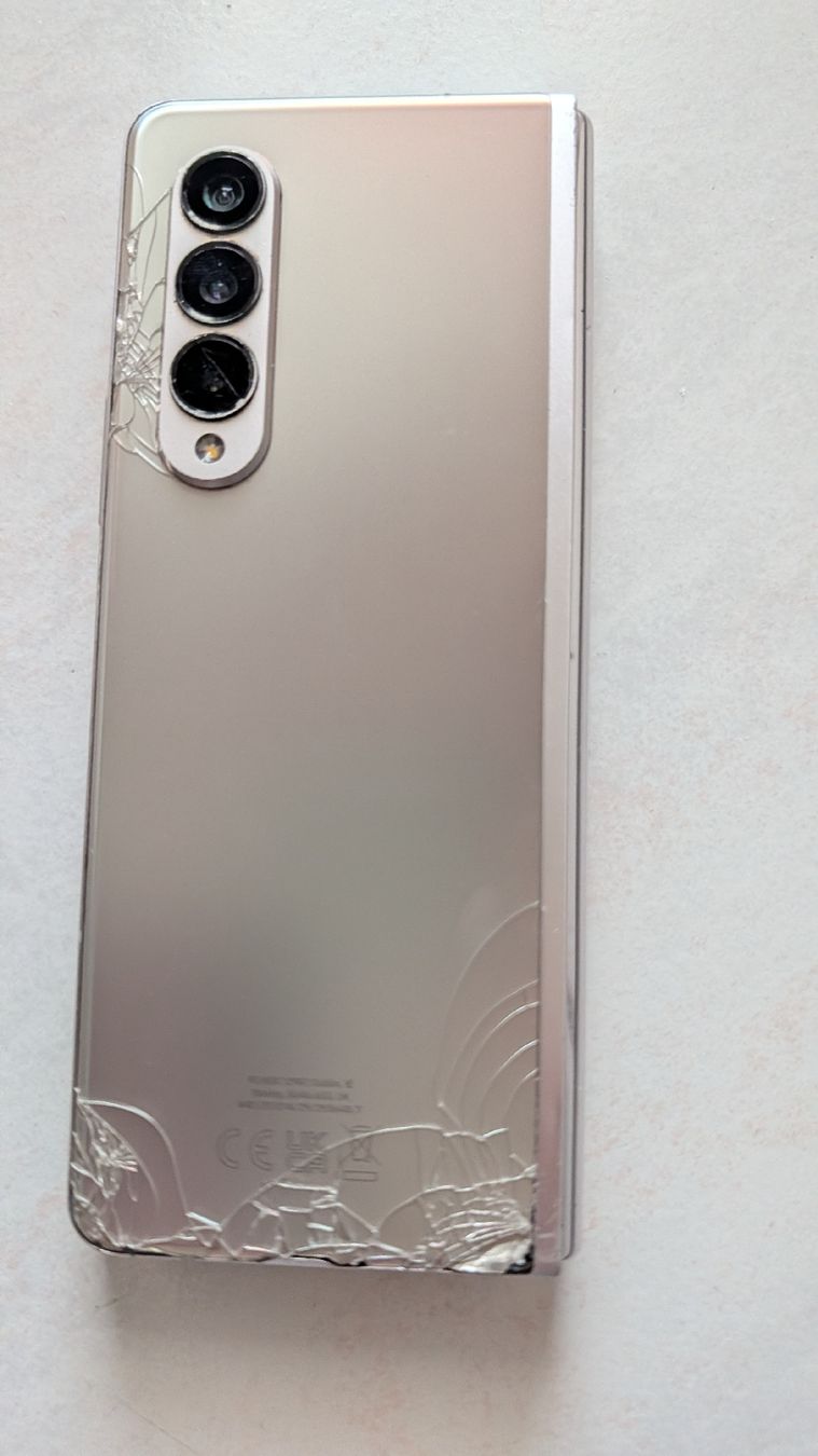 Samsung Telefoni cellulari / Smartphones: Samsung Galaxy Z Fold 4 – Difettoso da Siviriez venduto da gad_6pqg 4