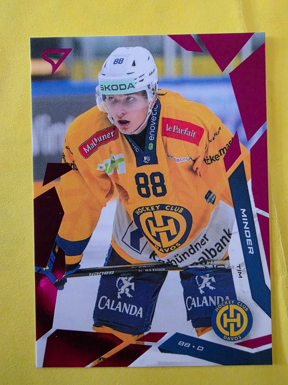 Sportzoo Carte collezionabili: 2025/26 HCD Davos Tim Minder - Base pink - Series 2 – Usato da Bauma venduto da Yotanke
