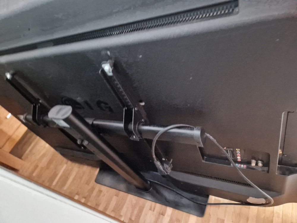 Startet nicht! Fernseher LG TV 136 cm ohne Stand Halterung Kaufen auf