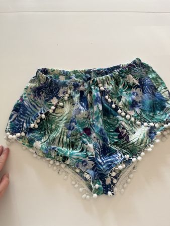 Bik Bok Shorts, Gr. M, Palmenmuster, Sommerlich & Top! (52)