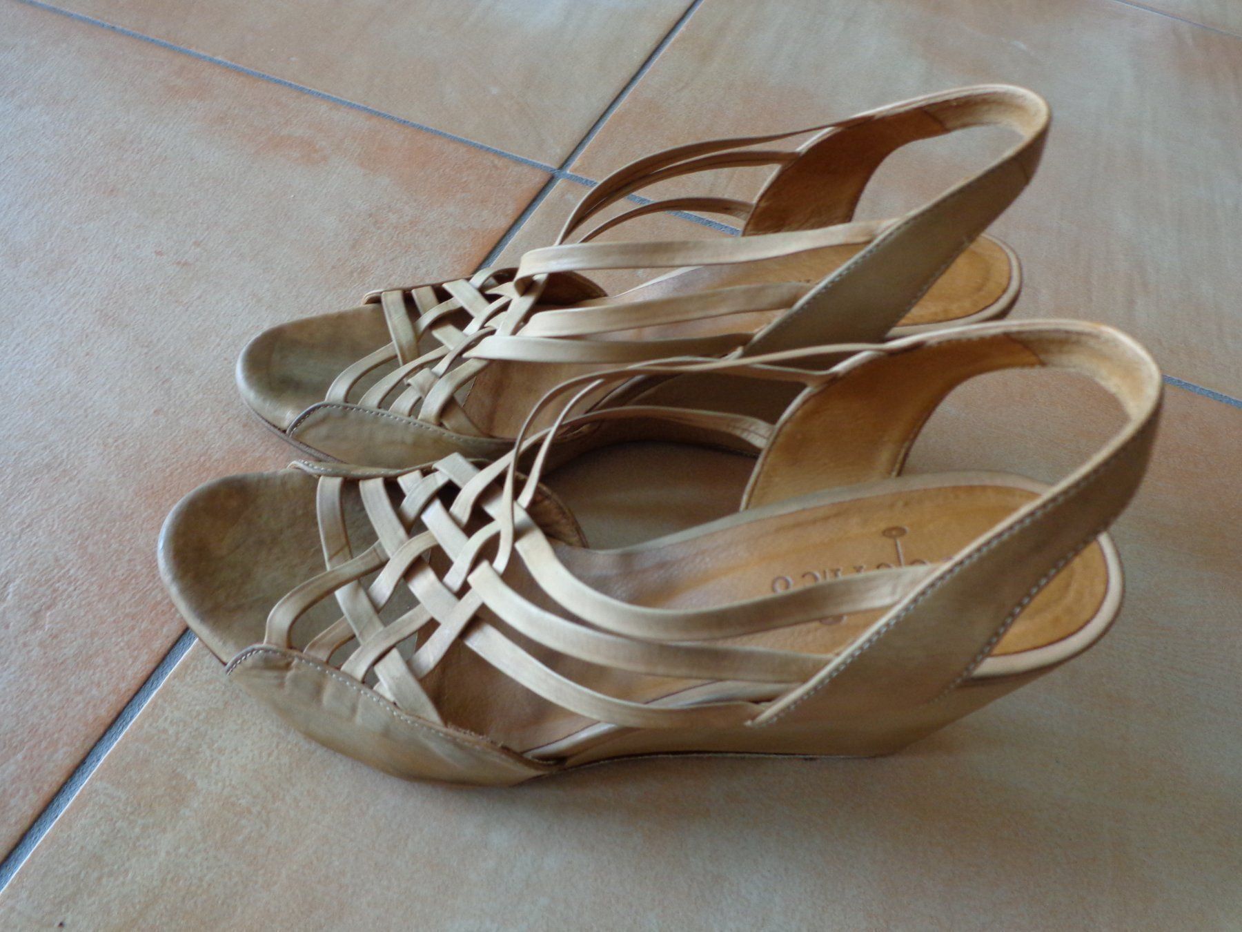 Damenschuhe: Sandales compensés en cuir beige 40 – Gebraucht aus St-Blaise von endora63 5
