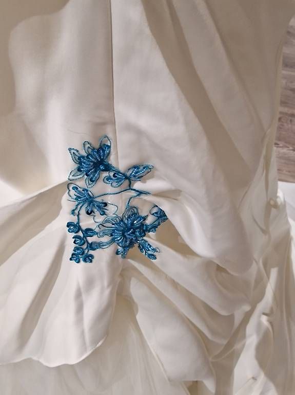 Vestiti: Robe de mariée à vendre – Usato da Vauderens venduto da isa_gs2j 3
