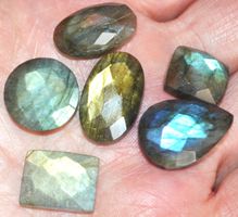 Cabochon Set L-5566 – 6 Stück Labradorit facettiert 78 Karat