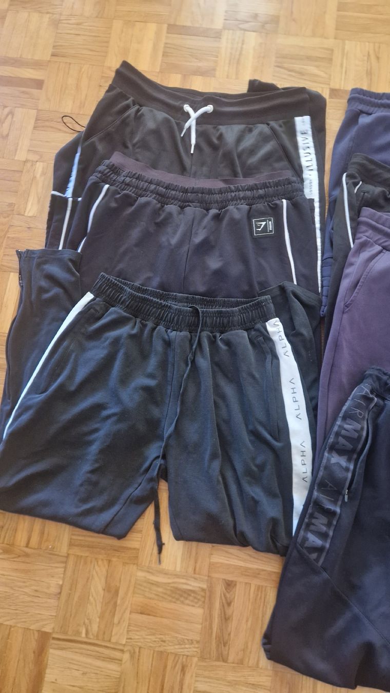 Lotti di vestiti: 7 trainers taille L  – Usato da Tolochenaz venduto da Romadom 2
