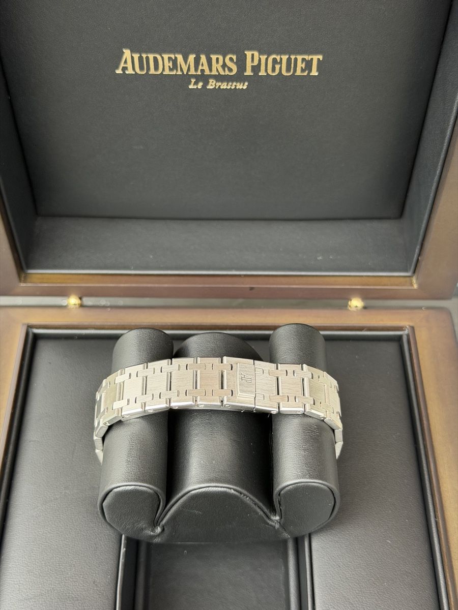 Audemars Piguet Orologi: Very RARE AP Royal Oak Cream Automatic – Usato da Zürich venduto da WATCHROOM 8