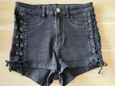 Schwarze Jeansshorts in ca Grösse 34