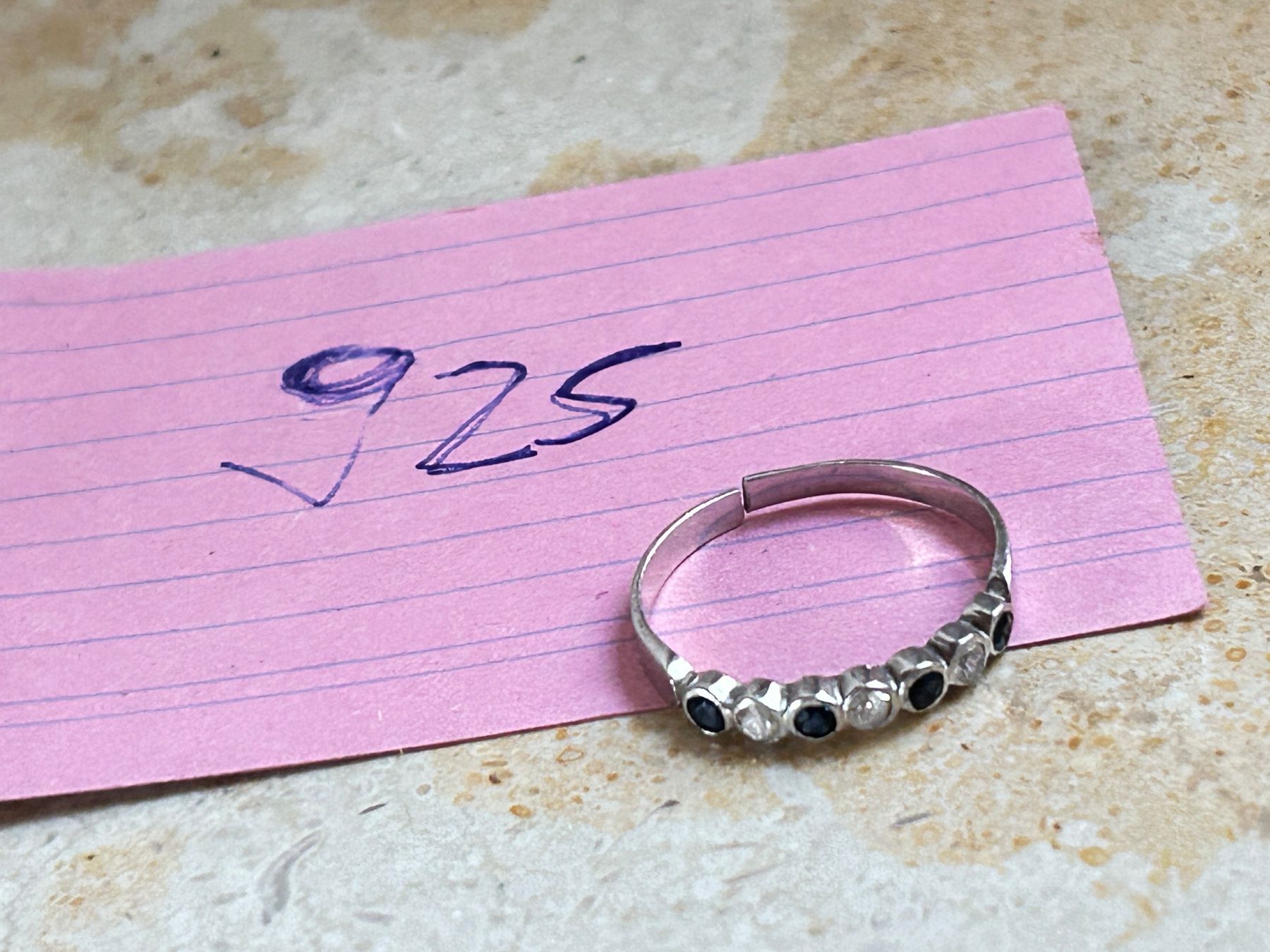 Ringe: Silberring mit schwarzen und weissen Steinen Gr. 58 – Gebraucht aus Laufen von belleskulptur 5