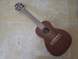 Neuwertige LEHO LHUC-MM Konzert-Ukulele inkl. Zubehör