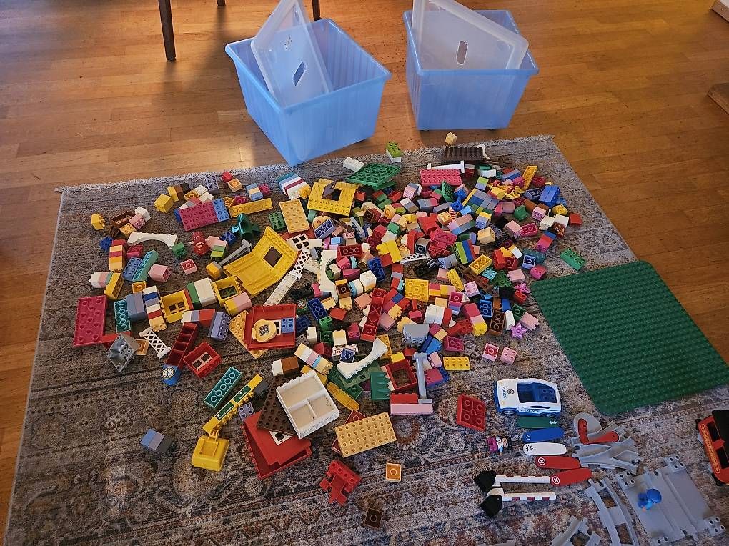 Jouets: 2 Boxen mit Duplo inkl Eisenbahn – D'occasion à Luzern par Gileo 2