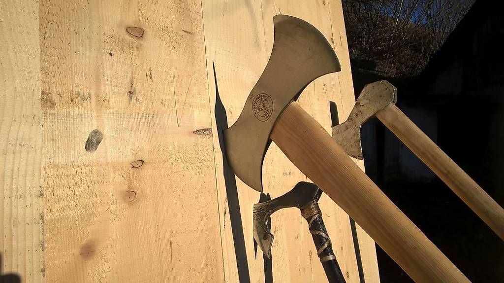 Giochi: Massive Axtwurfscheibe inkl. Tomahawk Axt – Usato da Grünenmatt venduto da Lerchholz