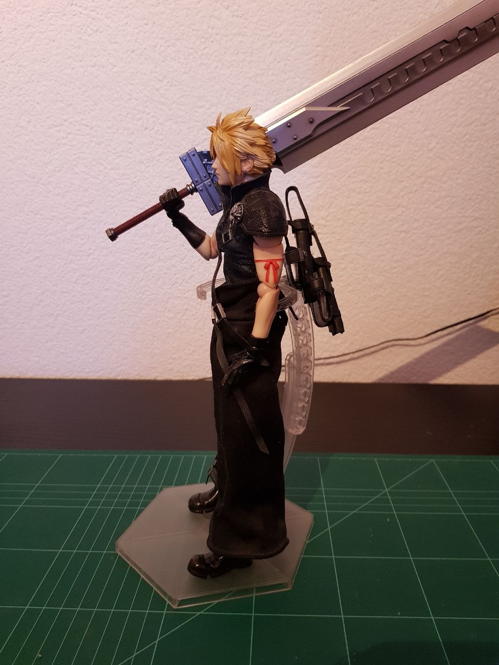 Statuette: Play Arts Action Figure Final Fantasy VII Cloud Strife – Usato da Niedergösgen venduto da Kamui8 5