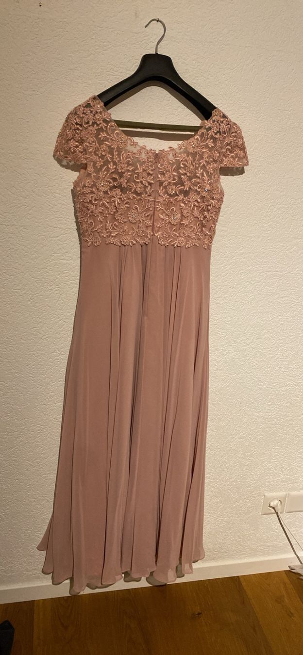 Kleider: Abendkleid rosa Spitze Grösse 36 neuwertig – Gebraucht aus Zunzgen von cor_6jps 1