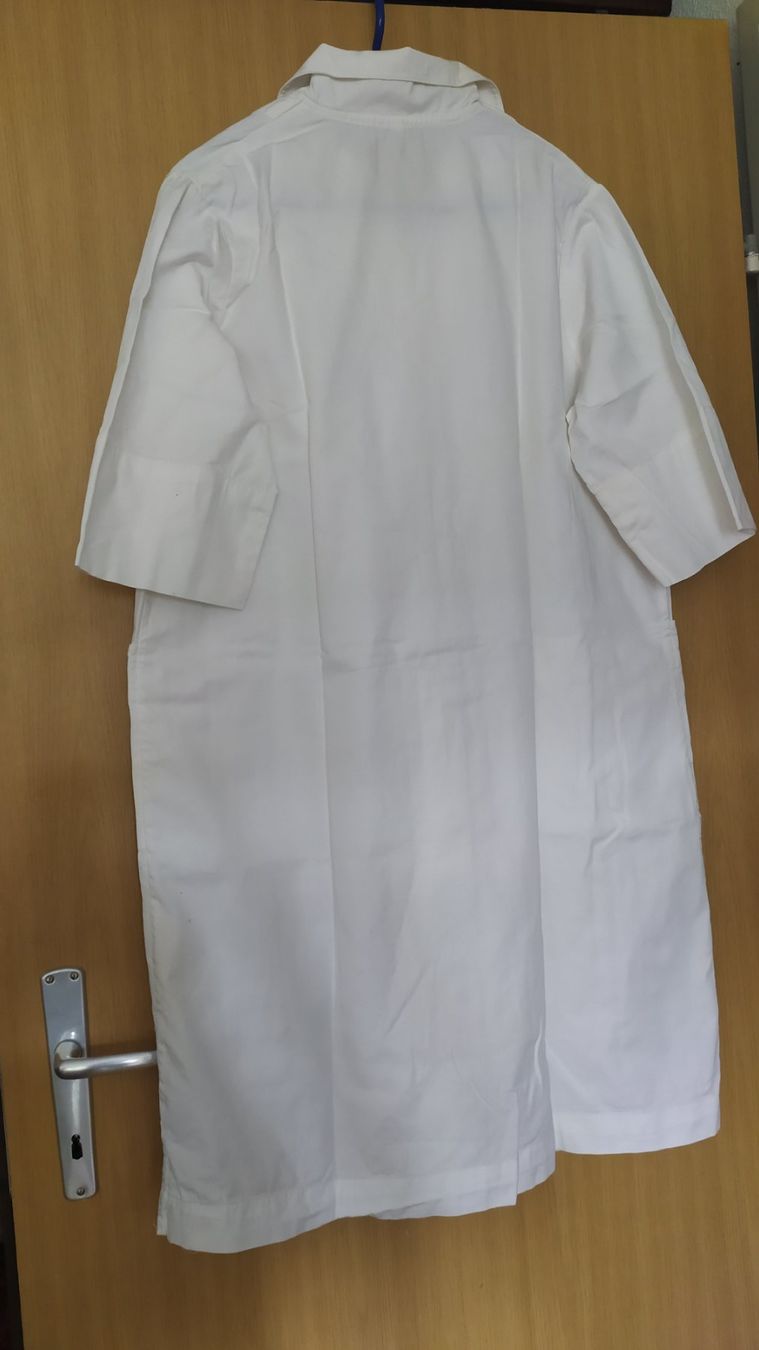 Altro per Abbigliamento & Protezione sul lavoro: 2 vieilles blouses de médecin – Usato da Chezard St-Martin venduto da Loucail 3
