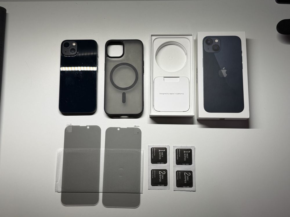 Apple iPhone 13 midnight blue 128GB mit Zubehör