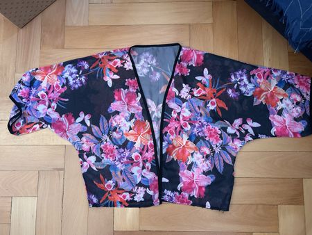 Lightweight top with bright colours